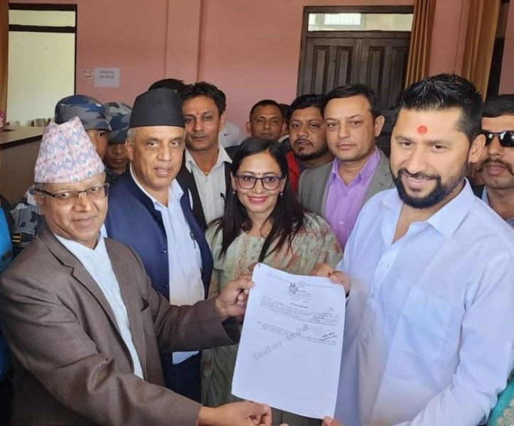 चितवन २ मा लामिछानेको उम्मेदवारी दर्ता