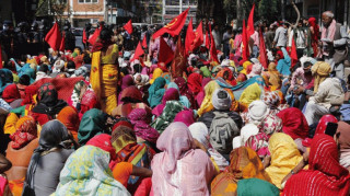 सरकारी टोली र मिटर ब्याज पीडितबीच वार्ता हुदै