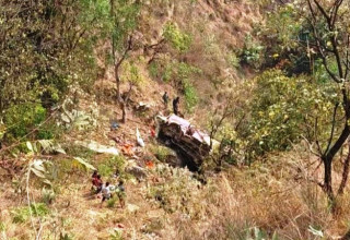 पाल्पामा बस दुर्घटना एक महिलाको मृत्यु,२० घाइते