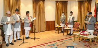 नवनियुक्त तीन मन्त्रीले लिए शपथ ग्रहण