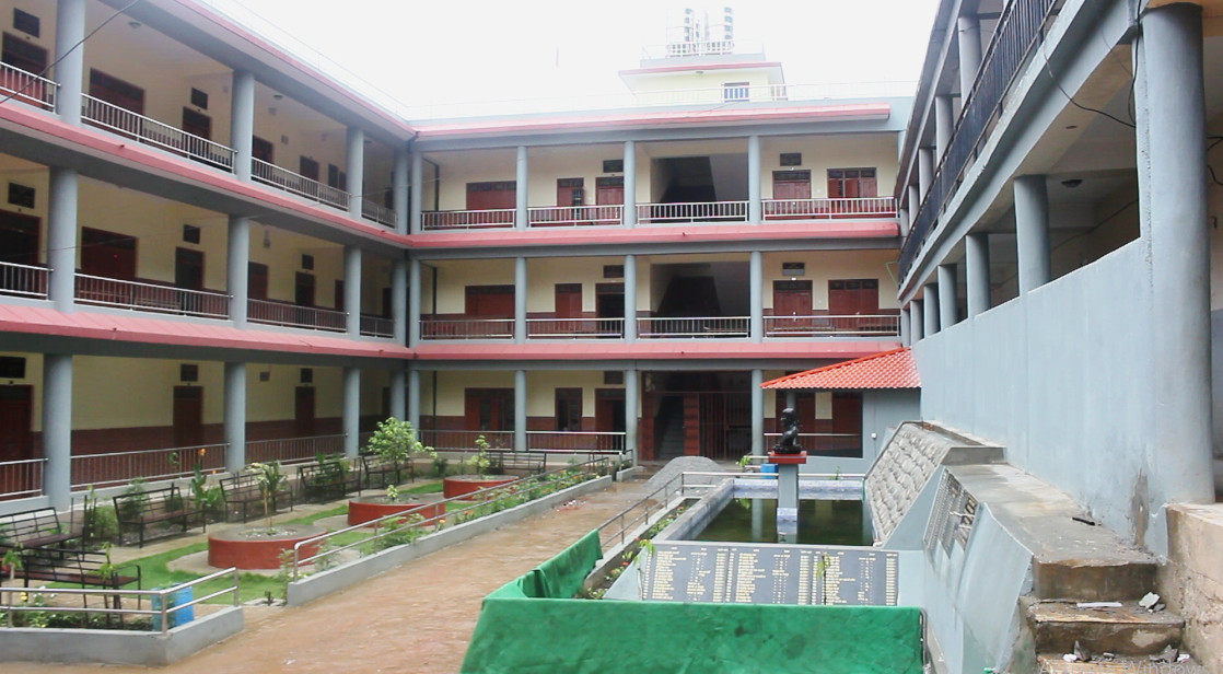 प्रधानाध्यापकबाट ढकाललाई हटाएको भन्दै एकीकृत अखिल नेपाल शिक्षक संगठनको ध्यानकर्षण