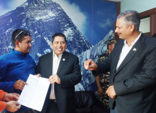 इमेज र शिवशिखर सहकारीले गरेको ठगीबारे पिडितले गराए गृहमन्त्रीको ध्यानाकर्षण