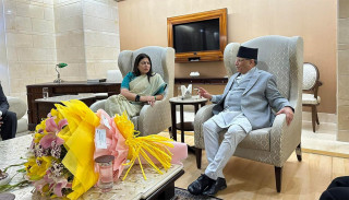 प्रधानमन्त्री दाहाल नयाँदिल्लीमा, भारतीय विदेश राज्यमन्त्री लेखीले गरिन् स्वागत