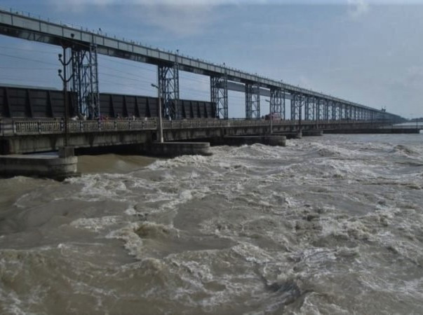 कोशी ब्यारेजका ५६ ढोका खोलियो