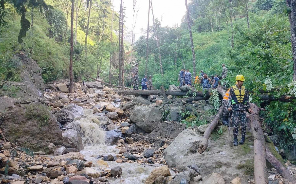 तमादी खोलामा बेपत्ता यात्रुको खोजी जारी