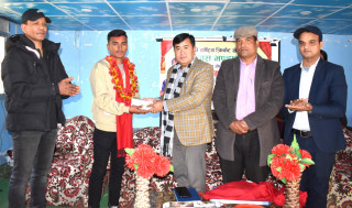यु-१९ राष्ट्रिय क्रिकेट टोली सदस्य भण्डारीलाई आर्थिक सहयोग प्रदान