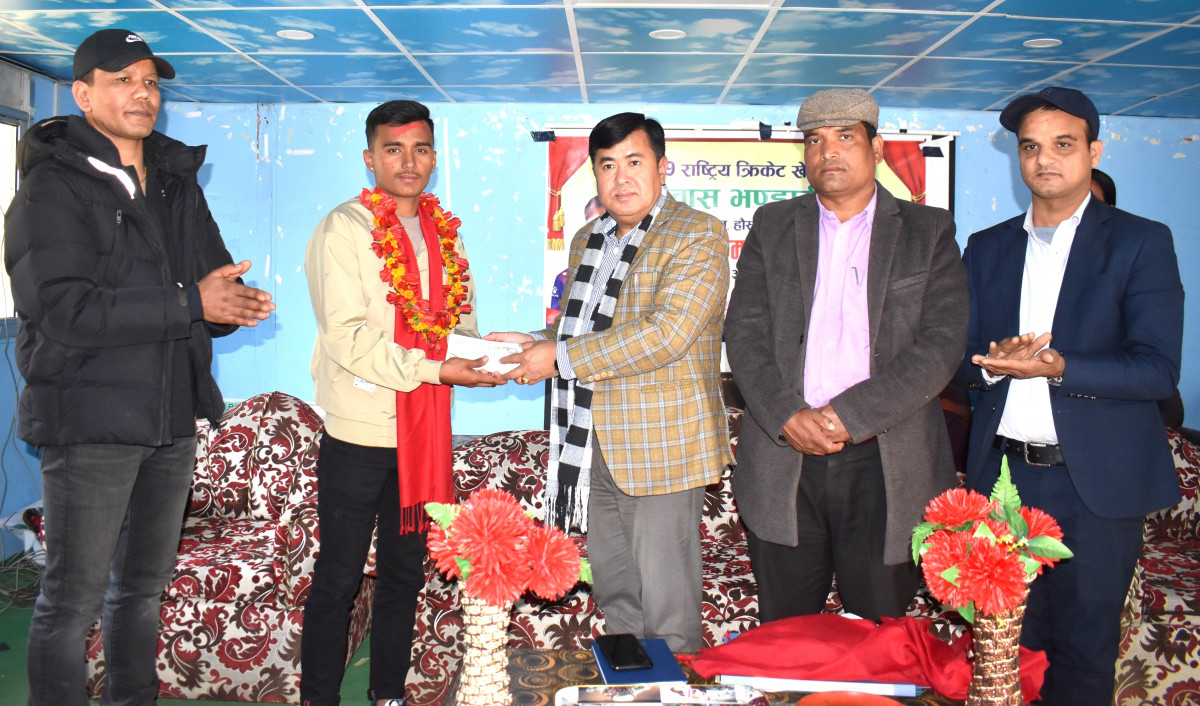 यु-१९ राष्ट्रिय क्रिकेट टोली सदस्य भण्डारीलाई आर्थिक सहयोग प्रदान