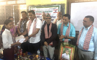 अन्तर्राष्ट्रिय श्रमिक दिवसको अवसरमा शैक्षिक सामाग्री वितरण तथा आँखा परीक्षण