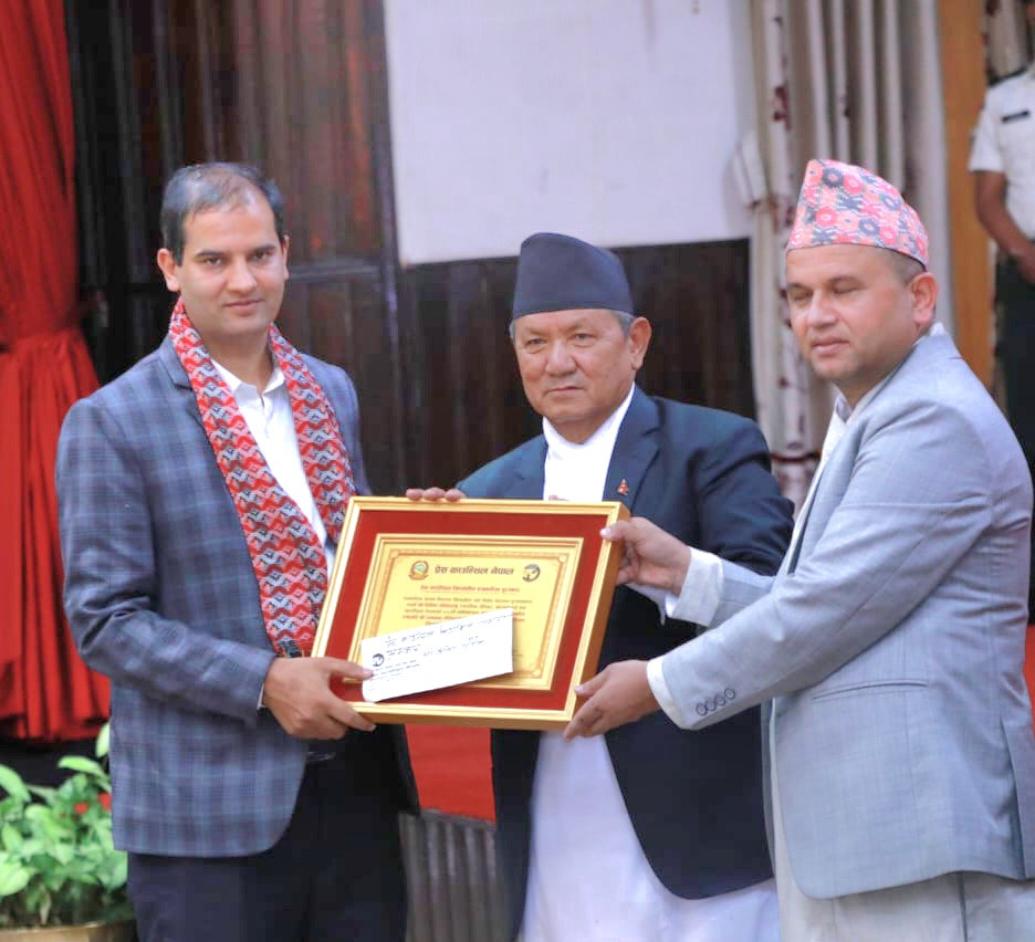 पत्रकार पौडेल ‘क्रियासिल पत्रकारिता पुरस्कार’बाट पुरस्कृत